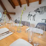 Luxomes - Streetart Old Town Apartment- Apartment *