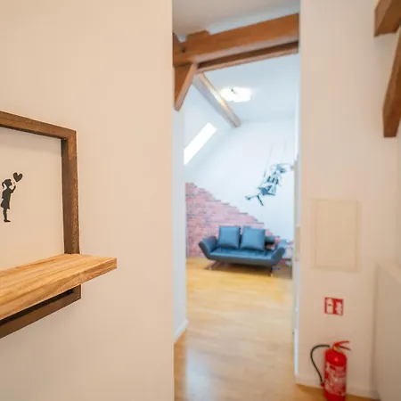 Apartment Luxomes - Streetart Old Town Apartment- Ingolstadt
