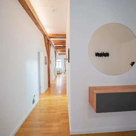 Luxomes - Streetart Old Town Apartment- דירה *