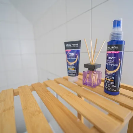 Apartment Luxomes - Streetart Old Town Apartment-